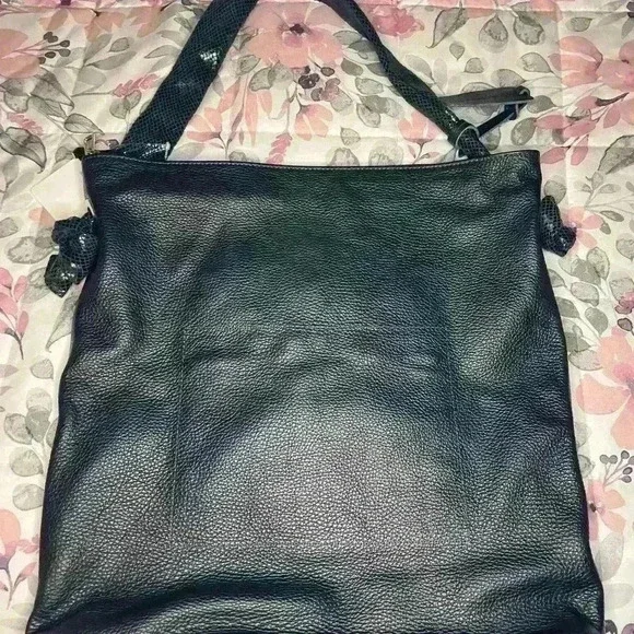 Persaman Snake Embossed Shoulder Bag - Picture 9 of 9